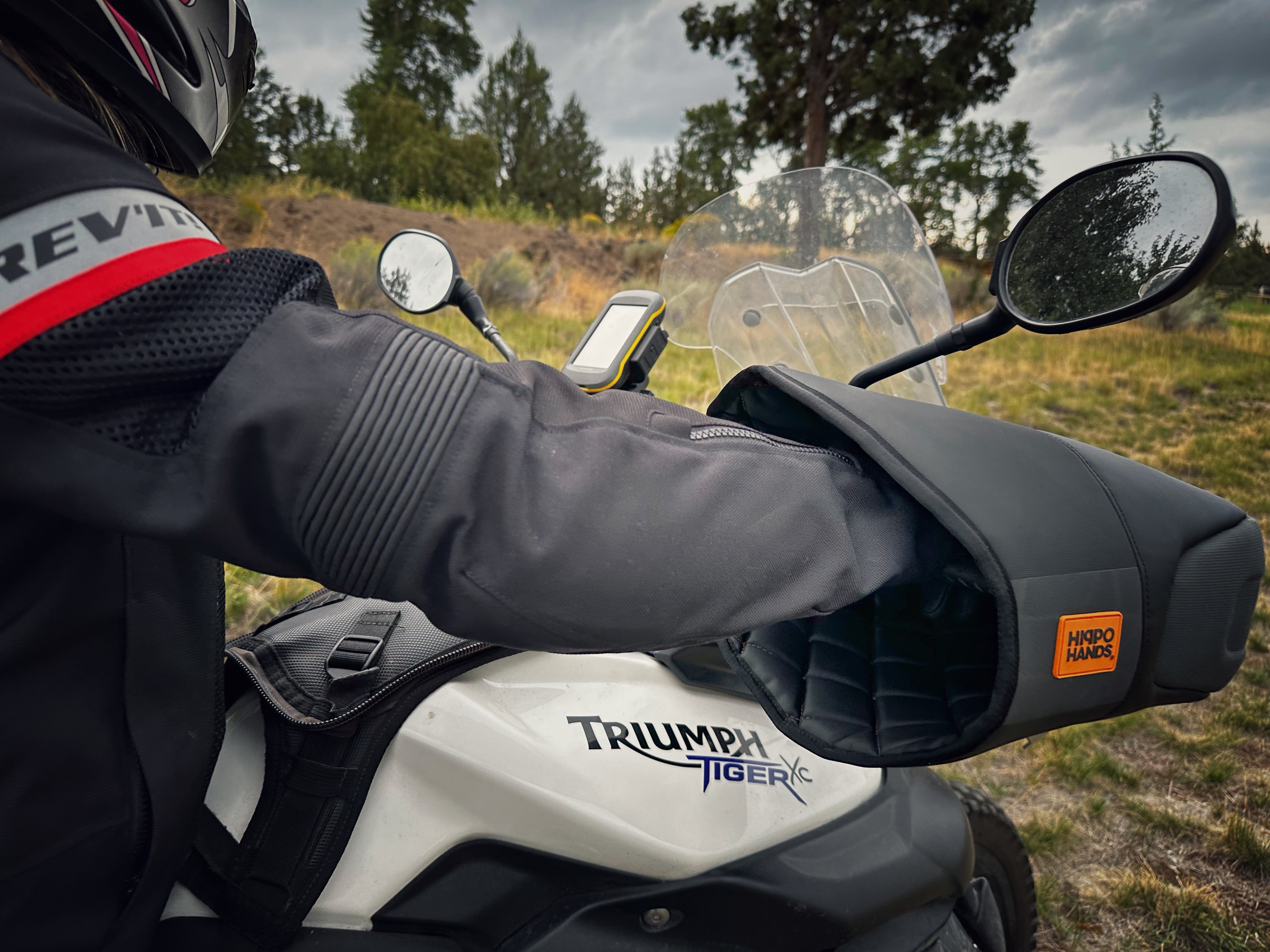 Rogue — Mid-sized, versatile motorcycle hand covers